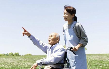 人社部：实现养老保险基金长期平衡 严控提前退休