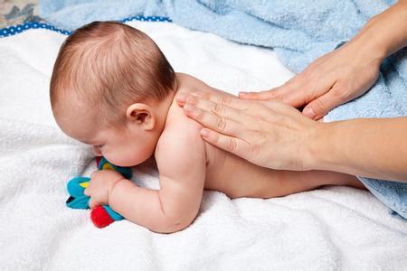 抚触有利于宝宝的健康
